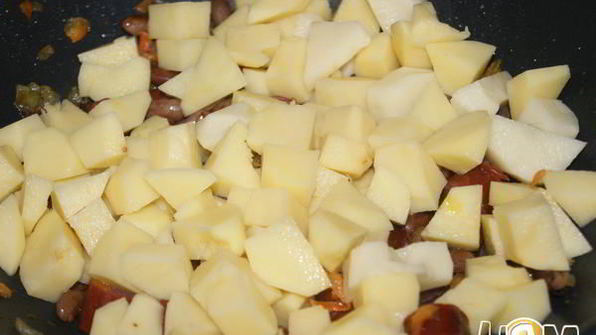 картофель с охотничьими колбасками