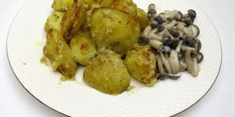 Рецепт картофеля со сметаной и хмели-сунели в мультиварке