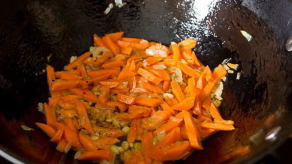 рассыпчатый рис с овощами