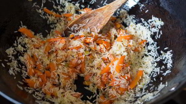 рассыпчатый рис с овощами