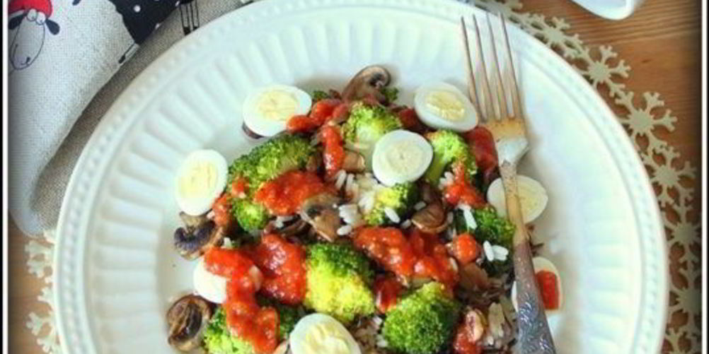 Рецепт риса с брокколи, грибами и перепелиными яйцами