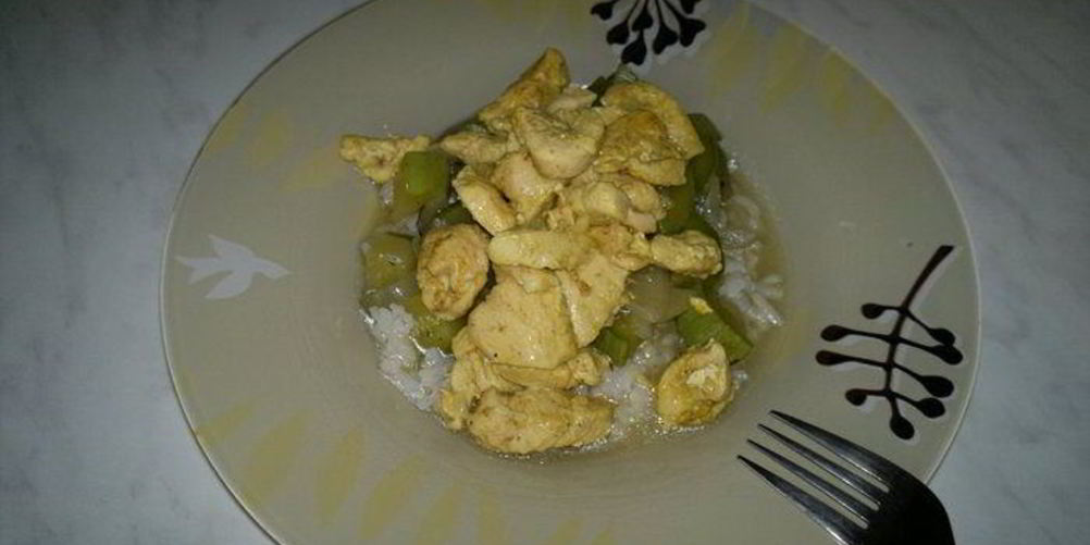 Рецепт риса с курицей в стиле карри и овощи на пару