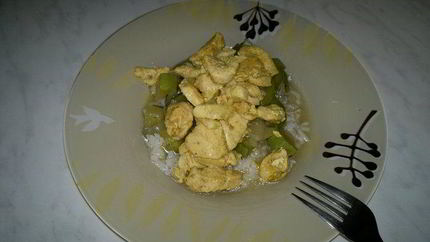 Рис с курицей в стиле карри и овощи на пару