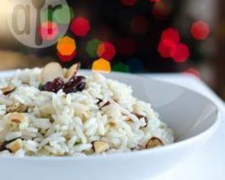 Рис с орехами и изюмом