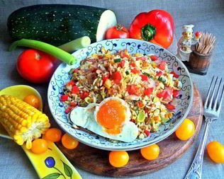 Рис с овощами и ветчиной