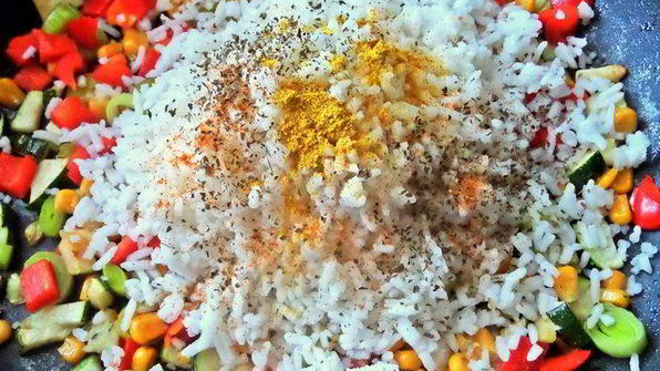 рис с овощами и ветчиной