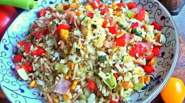 рис с овощами и ветчиной