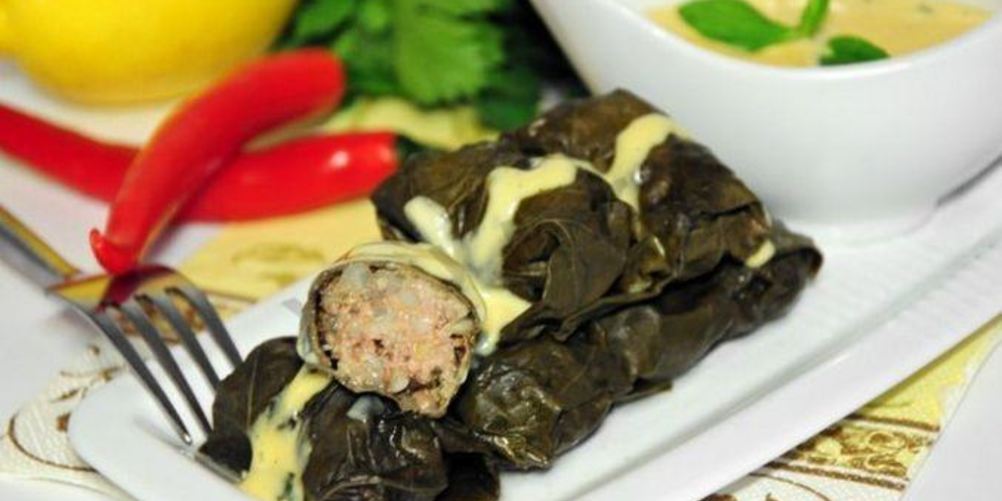 Рецепт долмы из баранины и булгура под мятным соусом