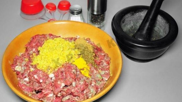 долма из баранины и булгура под мятным соусом