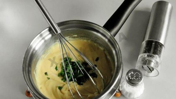 долма из баранины и булгура под мятным соусом