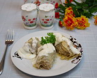 Голубцы под сметанным соусом