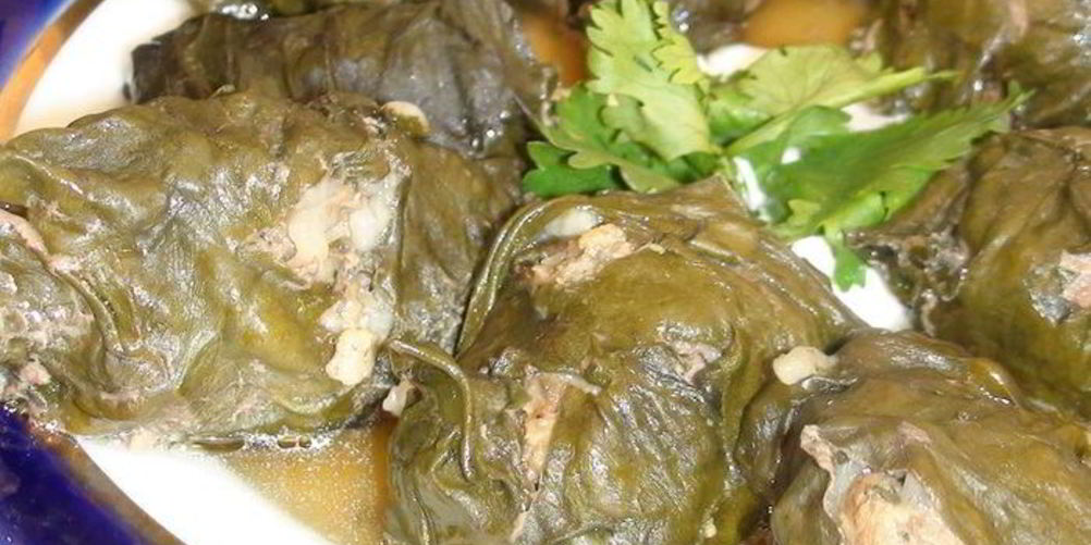 Рецепт голубцов в свекольной ботве