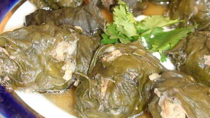 Голубцы в свекольной ботве