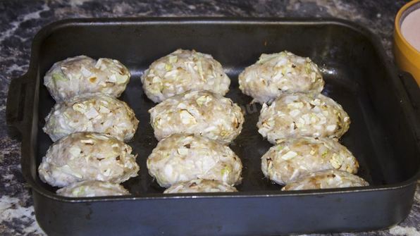 ленивые голубцы в духовке в сметанном соусе