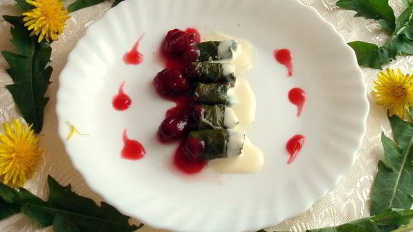 мини-голубцы с вино-вишневым соусом