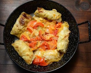 Замороженные голубцы на сковороде