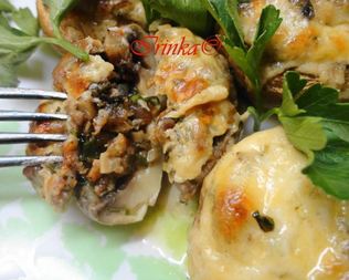 Фаршированные шампиньоны запеченные с сыром в духовке