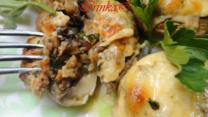 Фаршированные шампиньоны запеченные с сыром в духовке