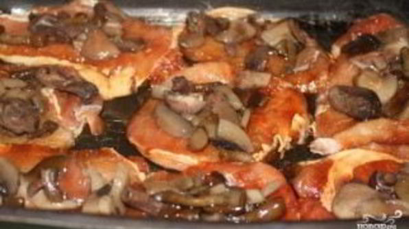 грибы со свининой в духовке