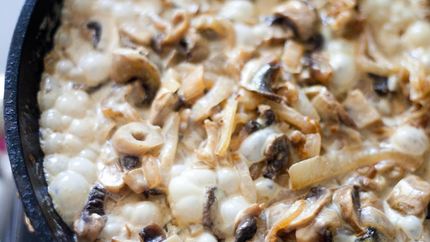 Грибы в сметане