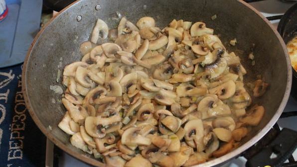грибы в сметанном соусе