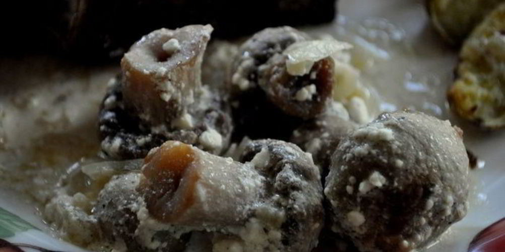 Рецепт грибов, запеченных в сметане с луком