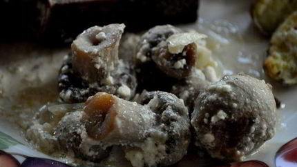 Грибы, запеченные в сметане с луком