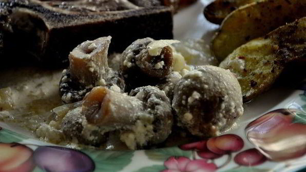 грибы, запеченные в сметане с луком