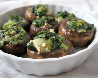 Королевские шампиньоны фаршированные сыром Бри