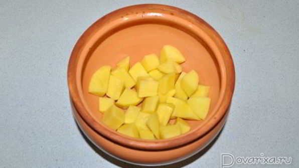 лесные грибы с картофелем в горшочках