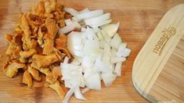 лисички с кабачками жареные