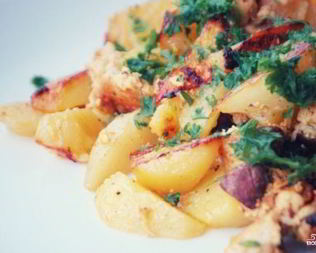 Лисички, запеченные в сметане с картофелем