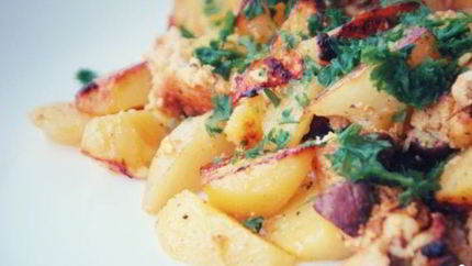 Лисички, запеченные в сметане с картофелем