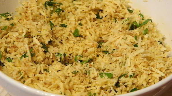 шампиньоны с орехово-сырной начинкой, в беконе