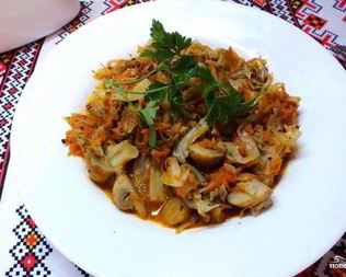 Шампиньоны тушеные с овощами