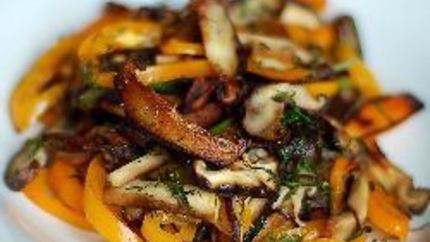 Шиитаке жаренные со сладким перцем