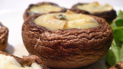 Запеченные фаршированные шампиньоны