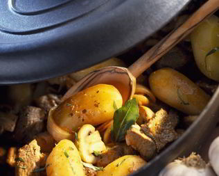 Жаренка с грибами, мясом и картофелем