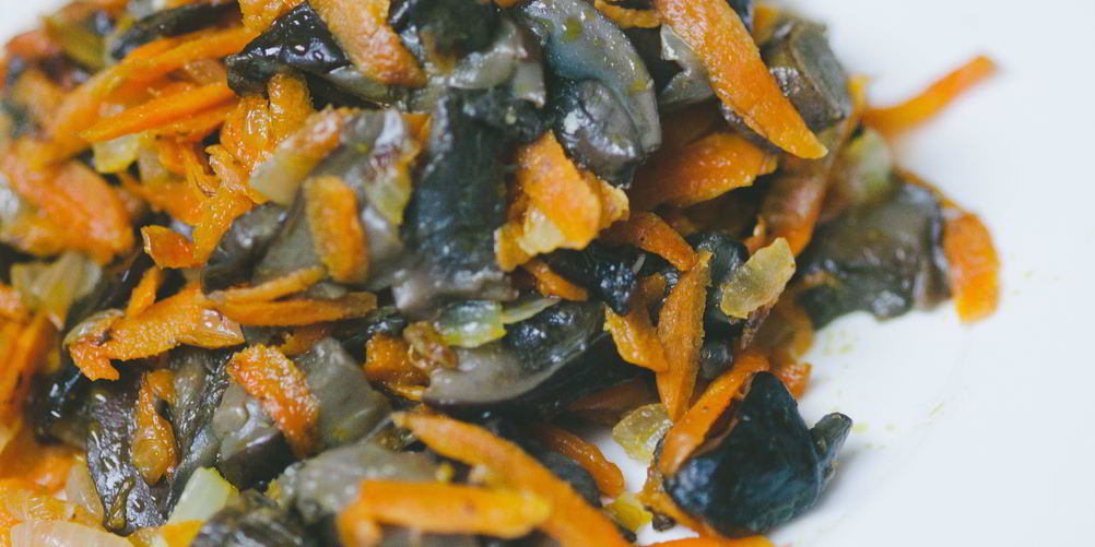 Рецепт жареных грибов с морковкой и луком