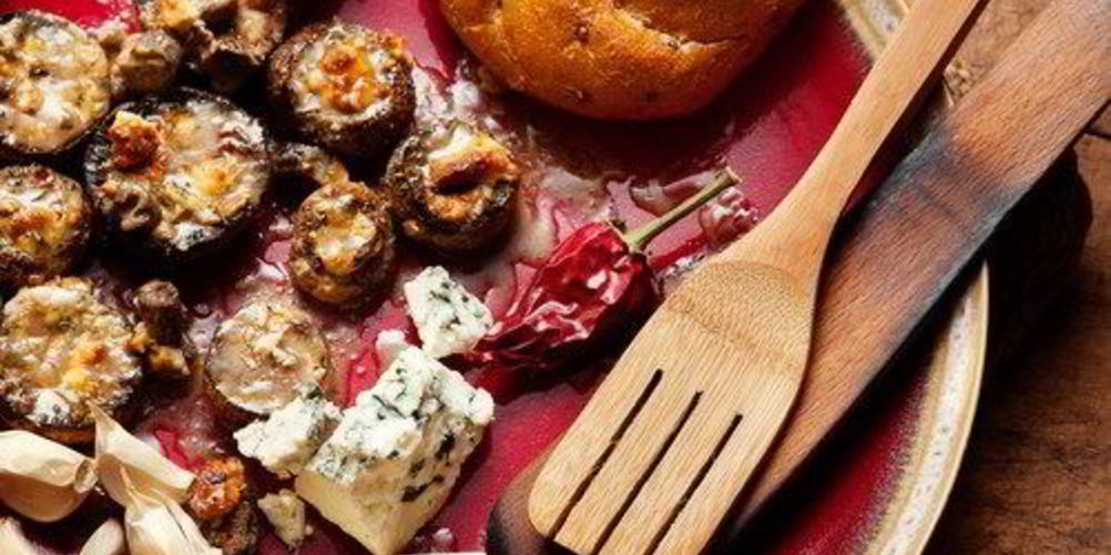 Рецепт золотистых грибов, фаршированных сыром