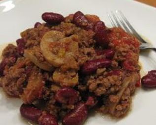 Гуляш из фарша и консервированной фасоли