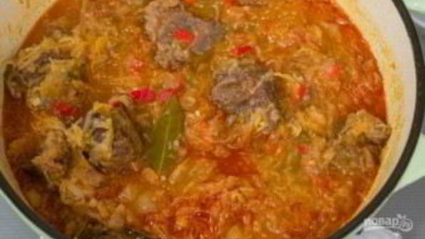 гуляш из говядины и кислой капусты