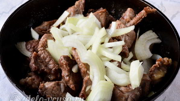 гуляш из говядины с подливкой