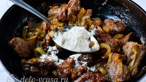 гуляш из говядины с подливкой