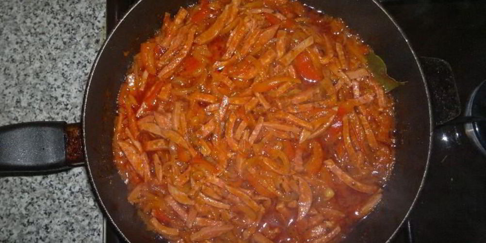 Рецепт гуляша из колбасы