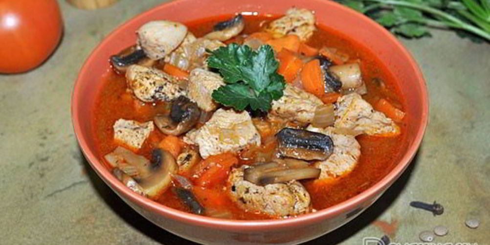 Рецепт гуляша из кролика с грибами