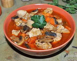 Гуляш из кролика с грибами