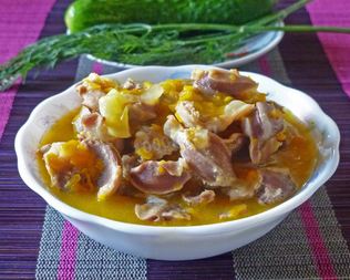 Гуляш из куриных желудков