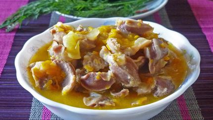 Гуляш из куриных желудков