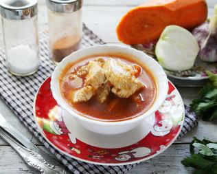 Гуляш из курицы с подливкой